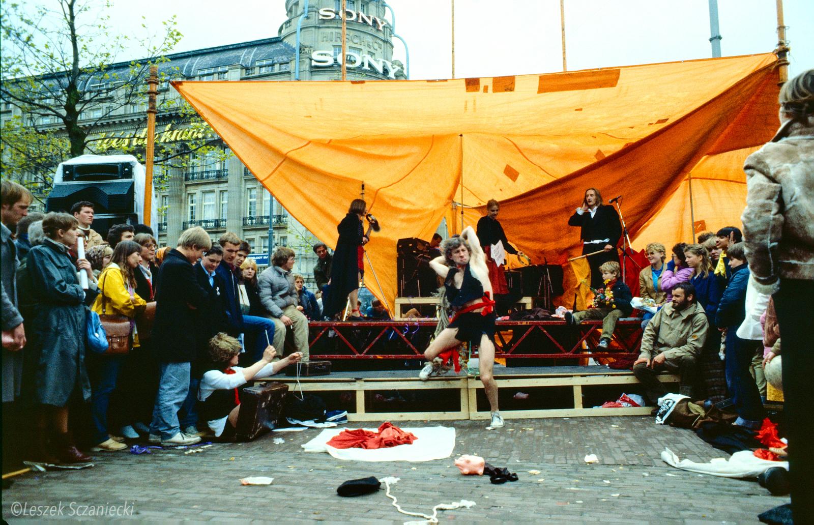 Amsterdam 1981, Leidseplain. Przecena dla wszyskich