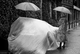 keeping distance in amsterdam